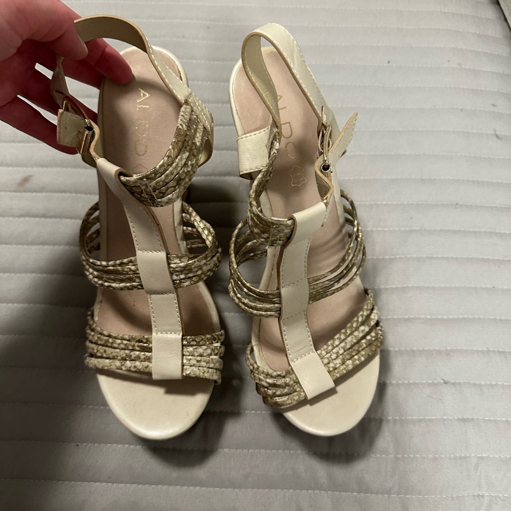 ALDO Women's Cream and Tan wedge